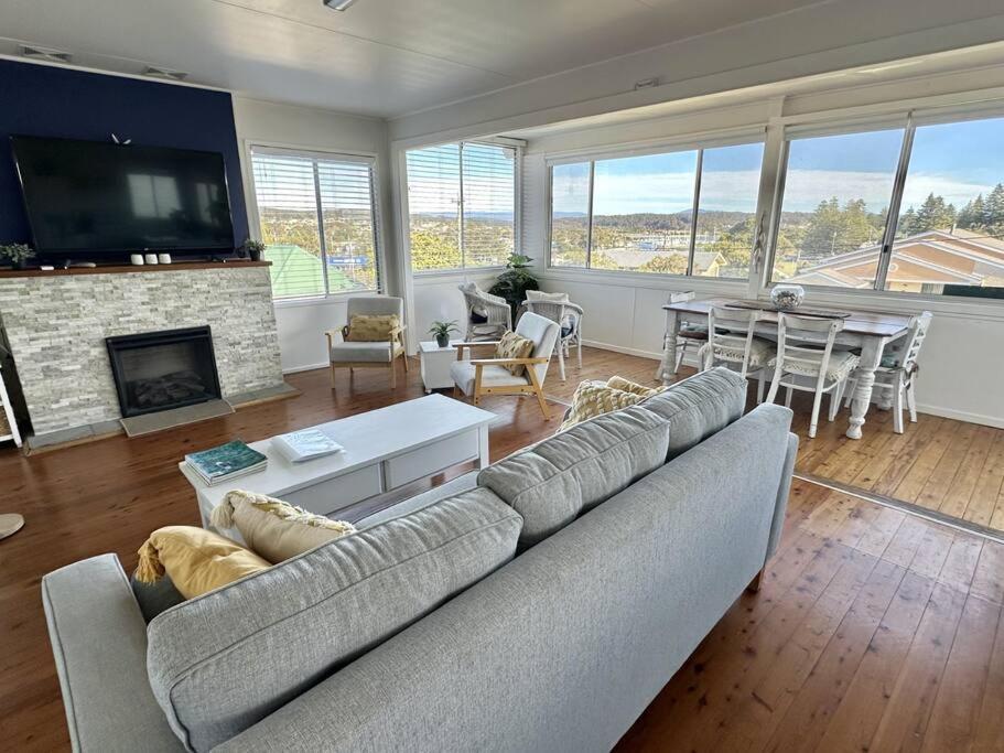 Scarlets By The Sea - In The Heart Of Town, Views & Pet Friendly Villa Bermagui Exterior photo